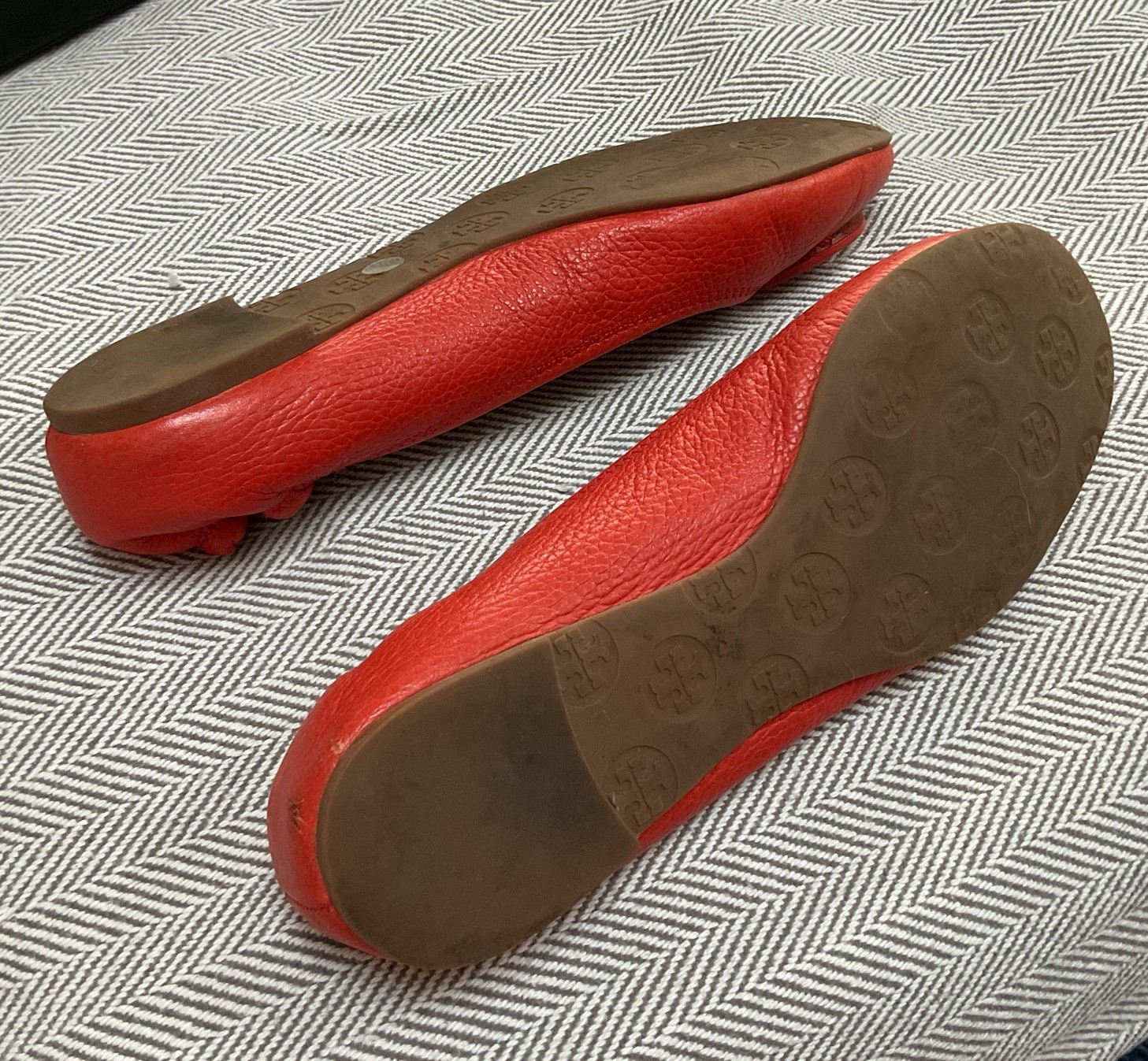 Tory Burch Reva Ballet Flat Shoes Orange Red Pebbled Leather Medallion Logo 9.5 thumbnail 10