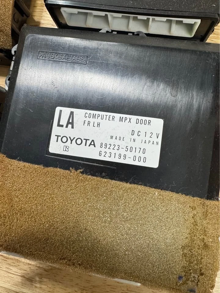 Módulo de controle multiplex Lexus LS430 2001 - 2003 - dianteiro/traseiro/motorista/passageiro - Imagem 3 de 4