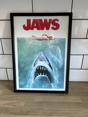 JAWS Filmposter - Gerahmtes Wandbild - Offizieller Universal Studios Druck