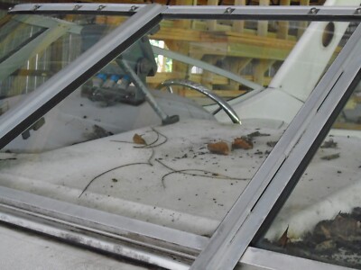 WELLCRAFT 2400 24 MARTINIQUE TAYLOR MADE CENTER WALK-THRU FRONT GLASS WINDSHIELD