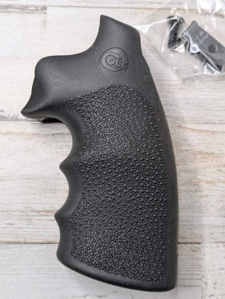 Colt Python Black Rubber Finger Groove Grips Stippled with Colt LOGO Combat Grip - Image 2 of 2