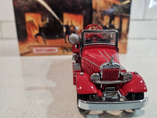 Matchbox Models of Yesteryear YFE15 1935 Mack AB Fire Engine - Picture 9 of 13