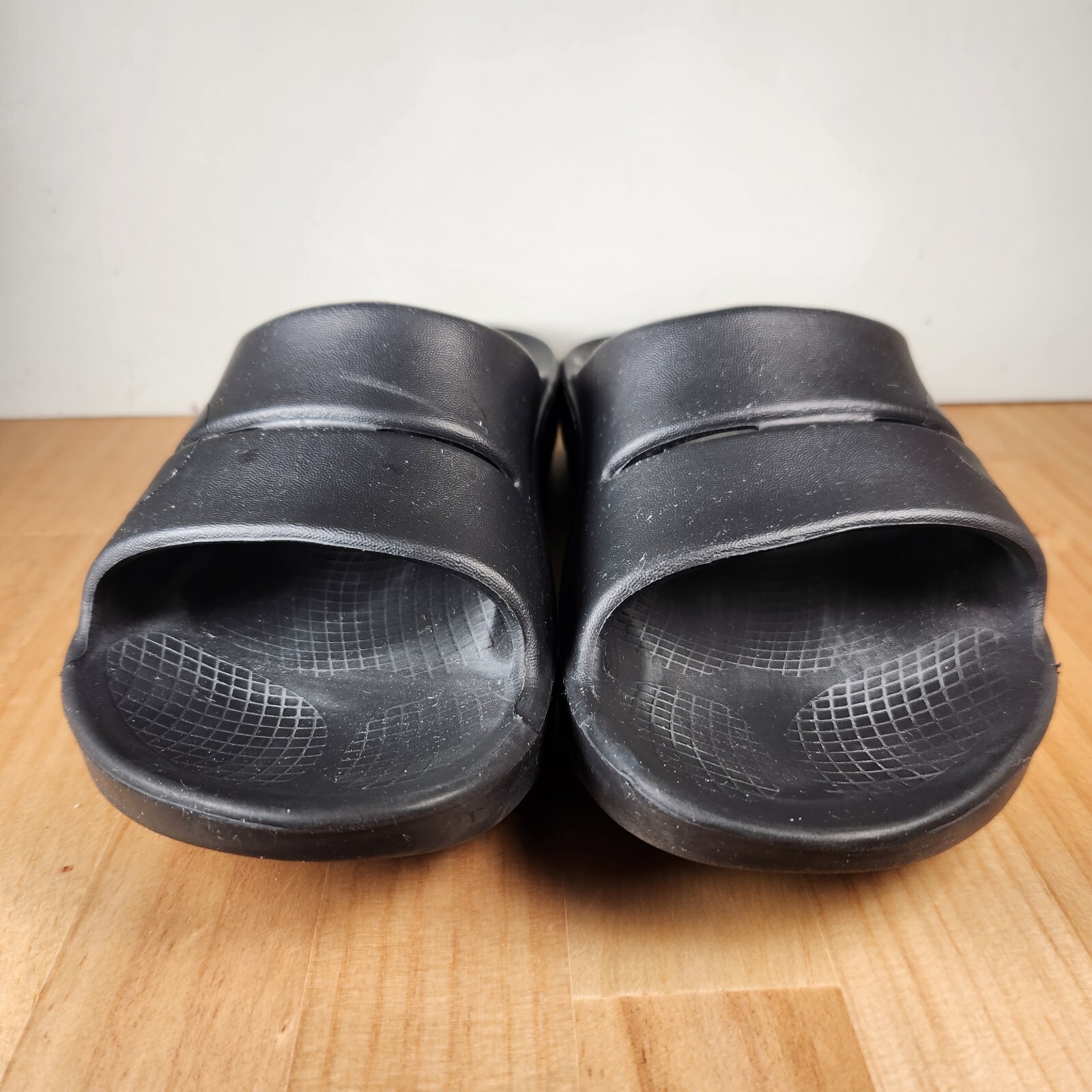 OOFOS Sandal Women's 9 Black Comfort OOahh Recovery S… Gem