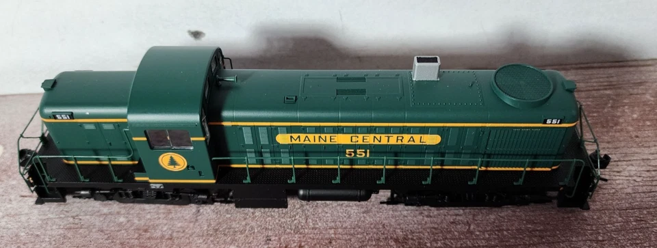 Maine Central RR ALCO RS-2 Diesel #551 Life Like Proto 35104 DCC Ready Plug - Image 3 of 4