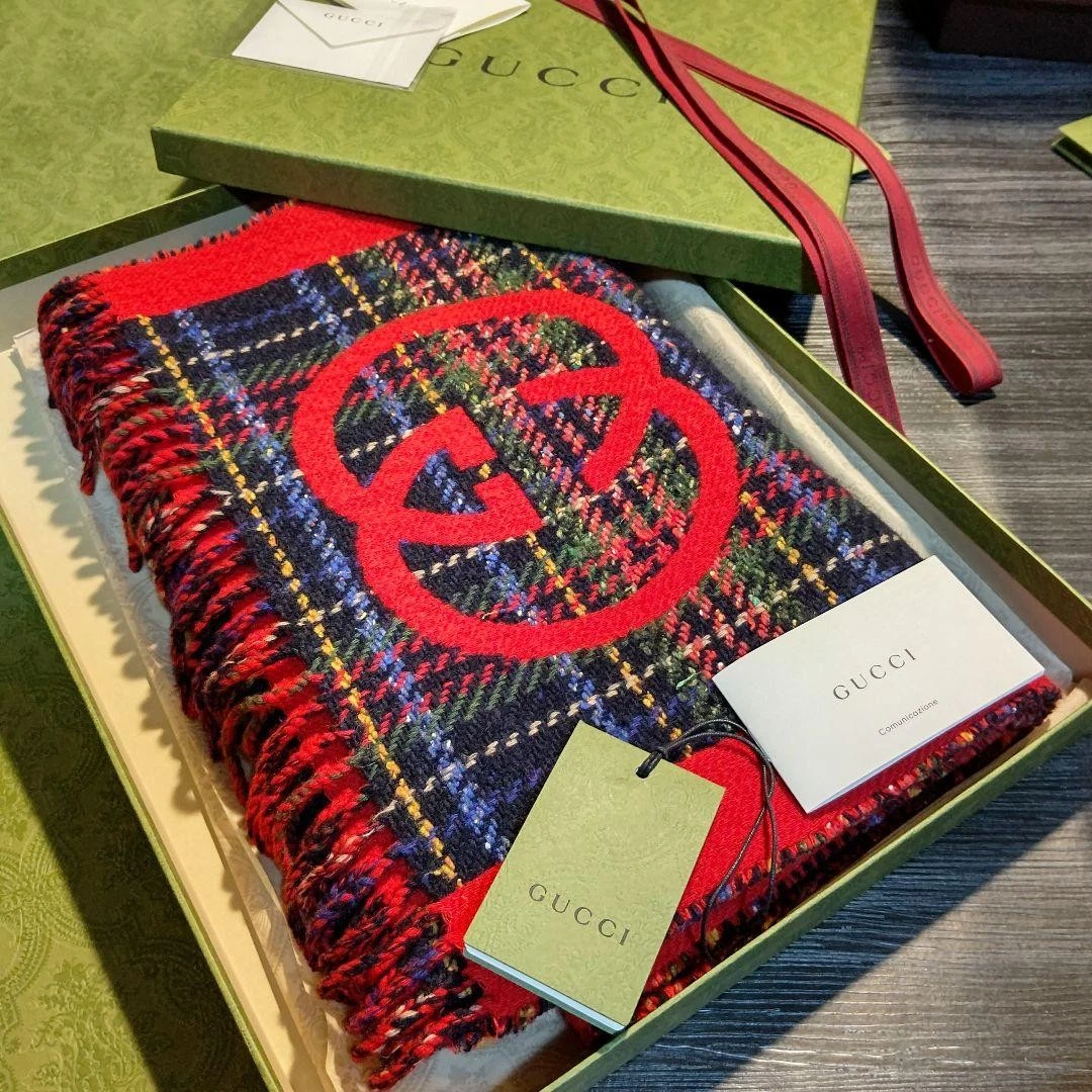 Châle foulard couverture tartan G imbriqué Gucci   Rare dans sa boîte