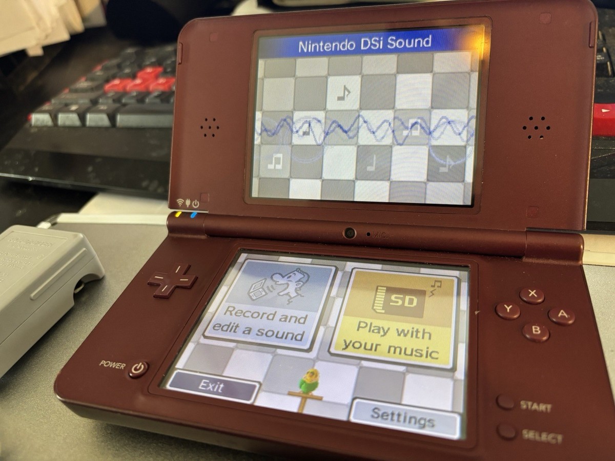 Nintendo DSi XL Console + Animal Crossing Yoshi's Island Zelda