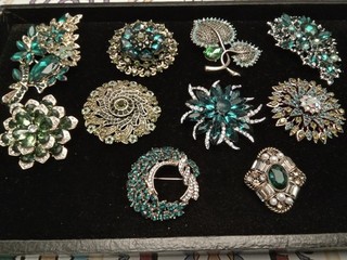 Precioso lote de 10 piezas de broches broches de bisutería color verde joyería