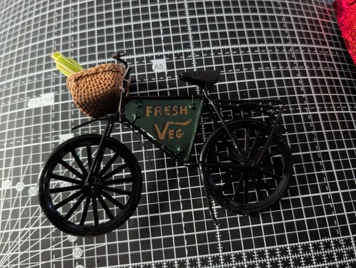 1:12 Scale Fresh Veg Bicycle With Veg Basket Dolls House Accessory 