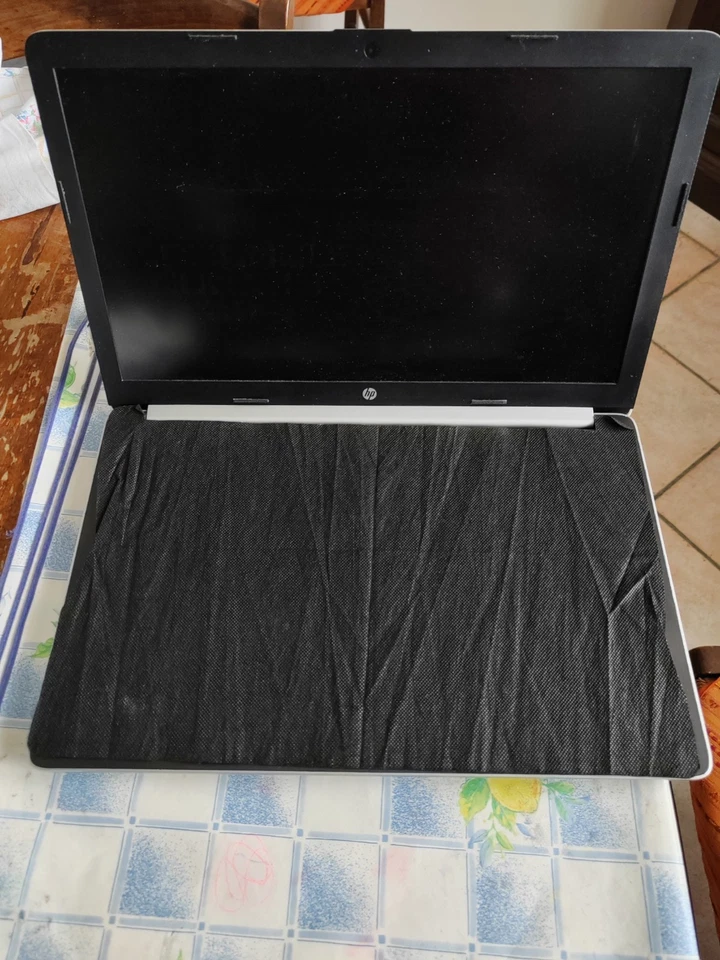 Hp Pavillion 15 1080p Intel I7 8550u Nvidia GeForce 2GB 16GB RAM Windows 11 Pro - Immagine 2 di 4