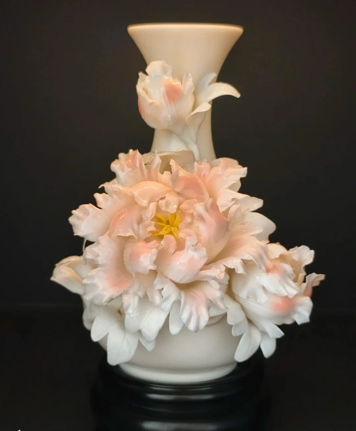Exquisite Porcelain Peony Flower Vase – Handcrafted & Elegant Home Décor