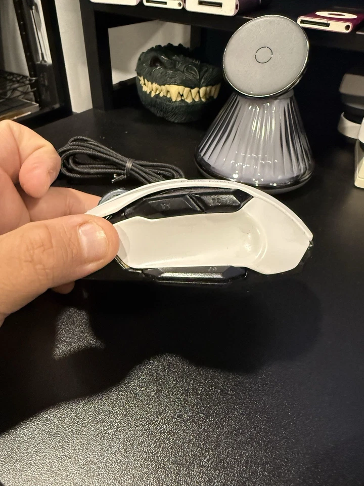 ROCCAT Kone AIMO Remastered Wired PC Gaming Mouse White ROC11820WE - Image 4 of 4