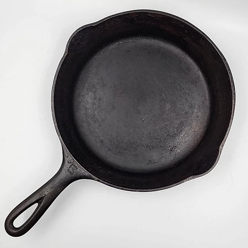 Griswold No 6 Cast Iron Skillet Large Block Logo 699 Sits Flat Vintage