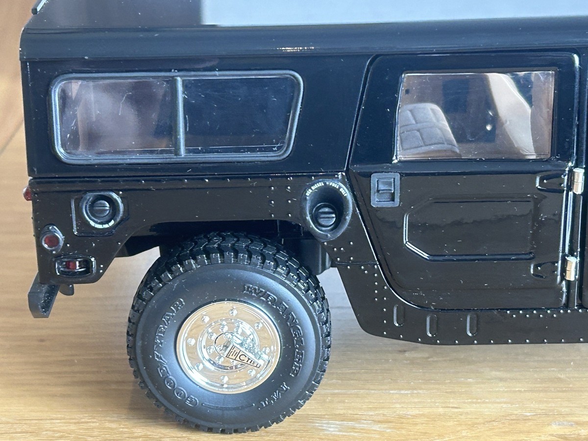 Exoto AM General Hummer Thunder Trac Black H1 1/18 Scale - Boxed