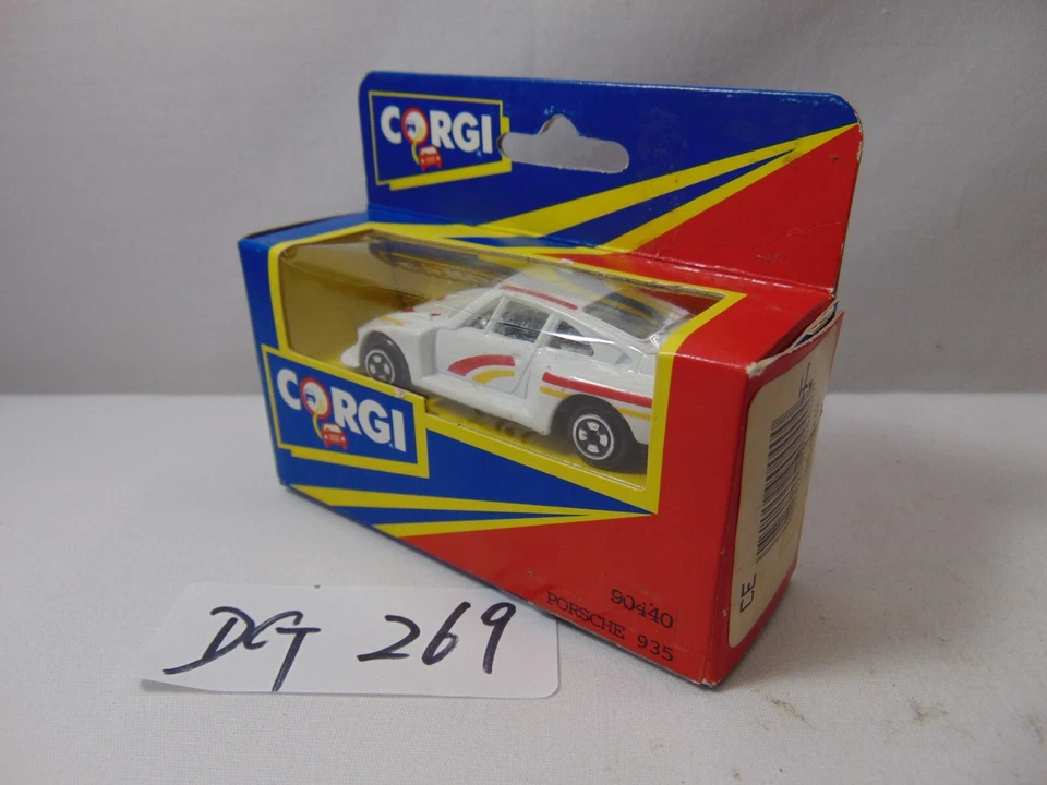 Coche diecast vintage Corgi Toys NOS IOB 1991 90440 Porsche 935 blanco en caja Foto 2 de 3