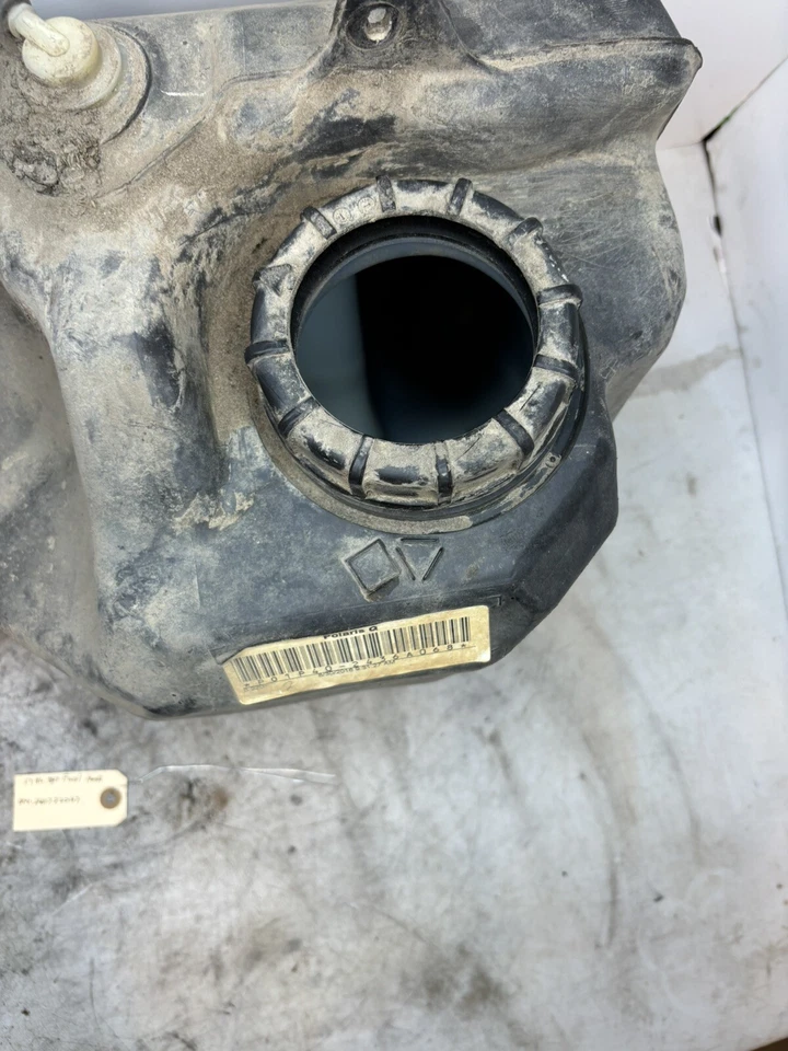 2017 Polaris High Lifter 850 Fuel Gas Tank 2522236 - Image 3 of 4