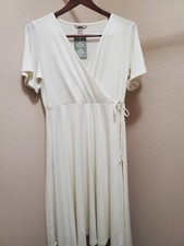 H&M winter white short sleeve faux wrap dress size L. NWT. 