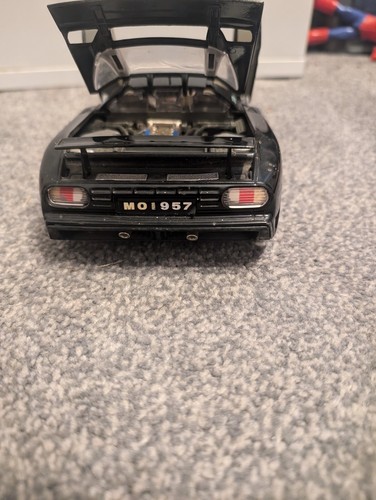 1:18 Burago Bugatti EB 110 1991 Racing Black Diecast Model Car - Picture 5 of 14