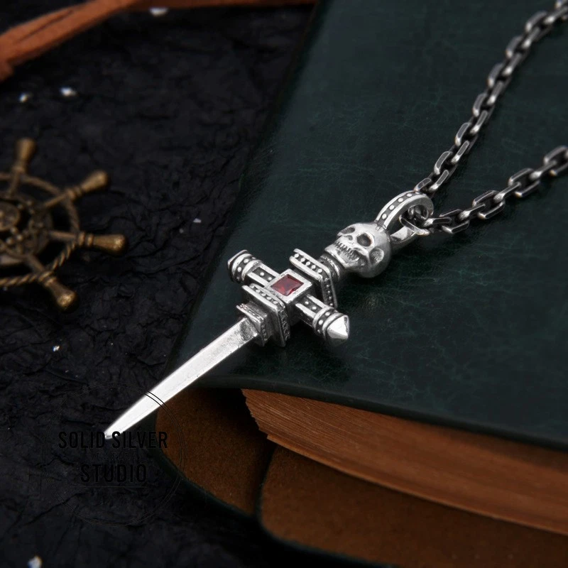 Colgante Daga Calavera Gótica Plata de Ley 925 Vintage Cruz Espada Motociclista Amuleto Foto 3 de 4