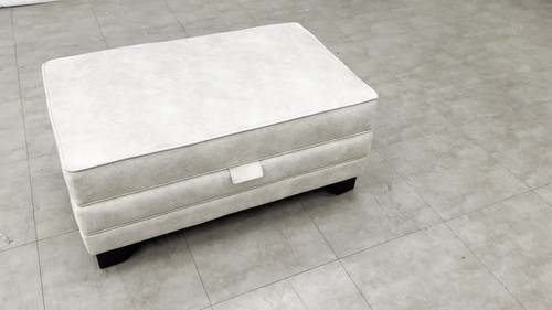 Furniture Village ‘Ariana’ Cream Velvet Large Storage Footstool Ottoman RRP £500 - 第 1 支影片,共 1 支