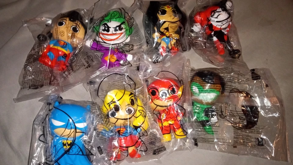 Lote completo de 8 Burger King DC Justice League 2024 Foto 3 de 4