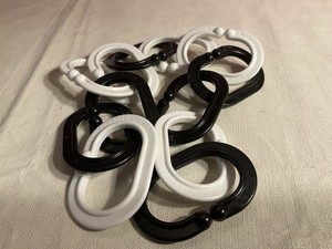 DISCOVERY TOYS BOOMERINGS BLACK & WHITE INTERLOCKING LINKS, 12 PCS. STEM TOY HTF
