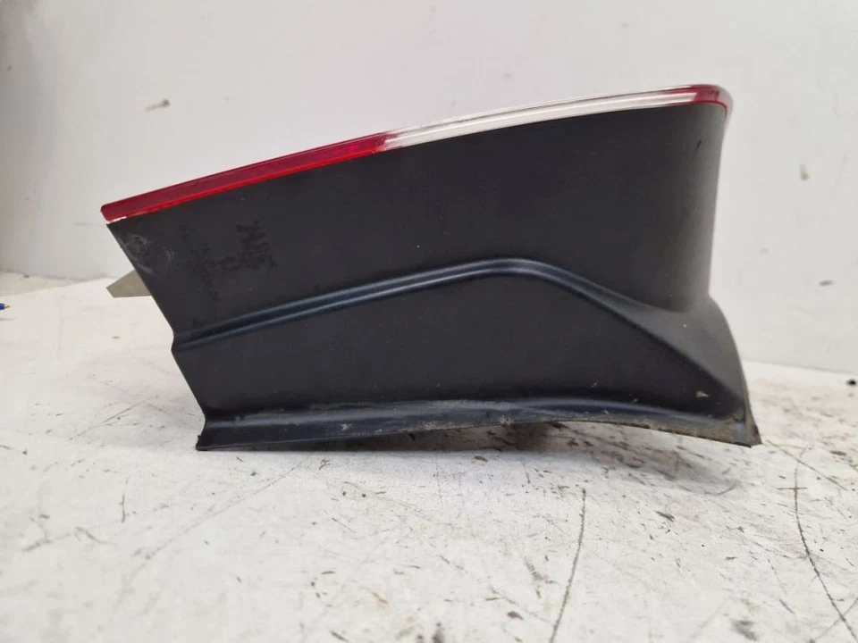 Luz Trasera Izquierda Inferior Compatible Con VOLVO V70 II (285) 2.4 D5 30698983 - Imagen 3 de 4