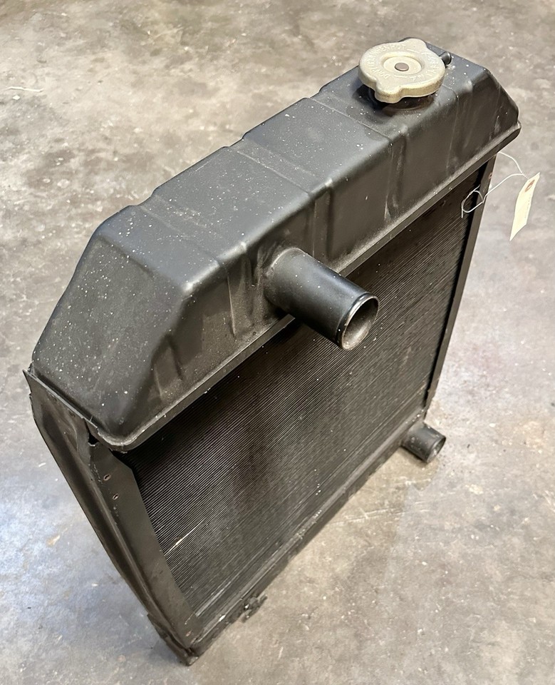 Ford Tractor Radiator C7NN8005H New Old Stock 2000 3000 2600 3600 4000 ...