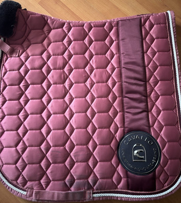 Cavallo Schabracke Rosa mit Schwarzer Unterseite Hexagonale Steppung Gesteppt