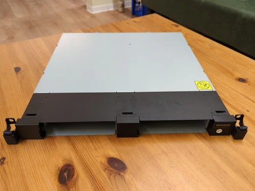 Quantum 7226 1U3 SAS Tape Drive Enclosure 19'' Einbau für LTO-Laufwerke