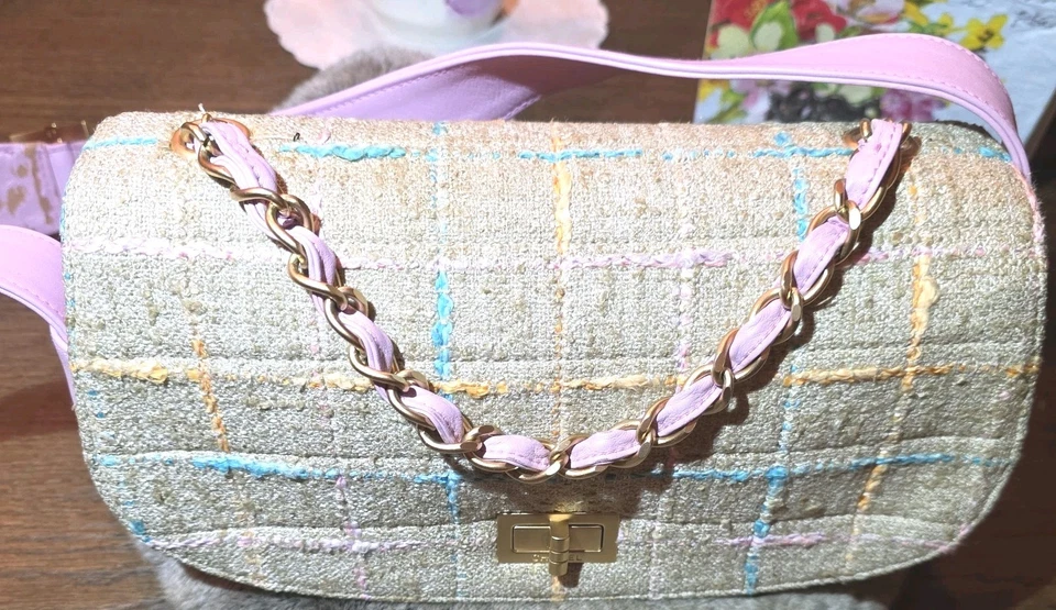 Auth Chanel Tweed Chain Shoulder Cross Body Bag Gold Fittings Leather Strap - Image 4 of 4