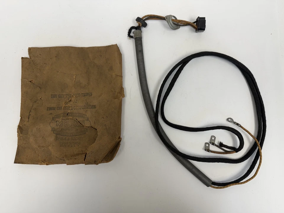 Conjunto de cable y enchufe de faros Plymouth P14 1942 975452 nuevo de stock Foto 3 de 4