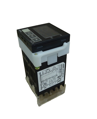 OMRON E5CN-C2MP-500 TEMPERATURE CONTROLLER MULTI-RANGE 24V [USED]