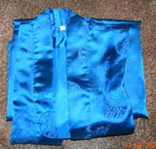 VTG, DECORATIVE And TRADITIONAL BLUE "MEN'S CASUAL ROBE" New in Original Package