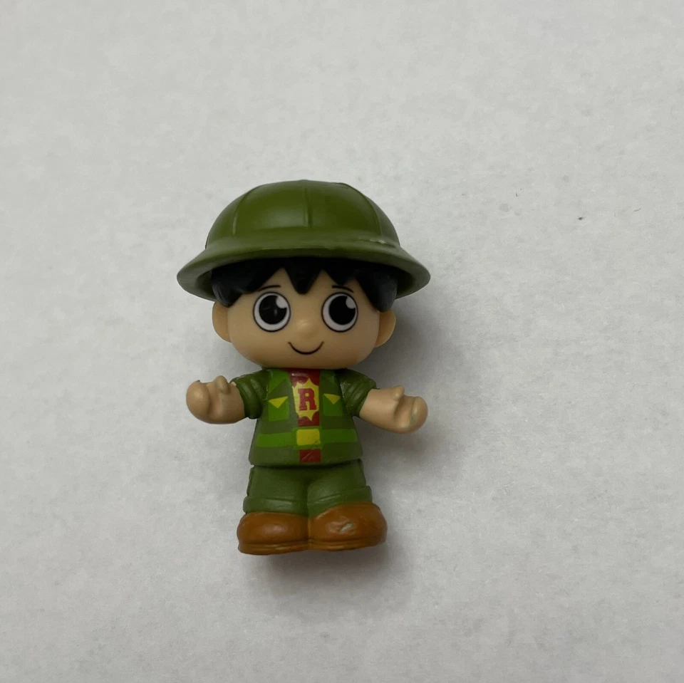 Lote de 8 mini figuras brinquedos Cake Toppers: Ryan's World, PAW Patrol, Pluto… - Imagem 4 de 4