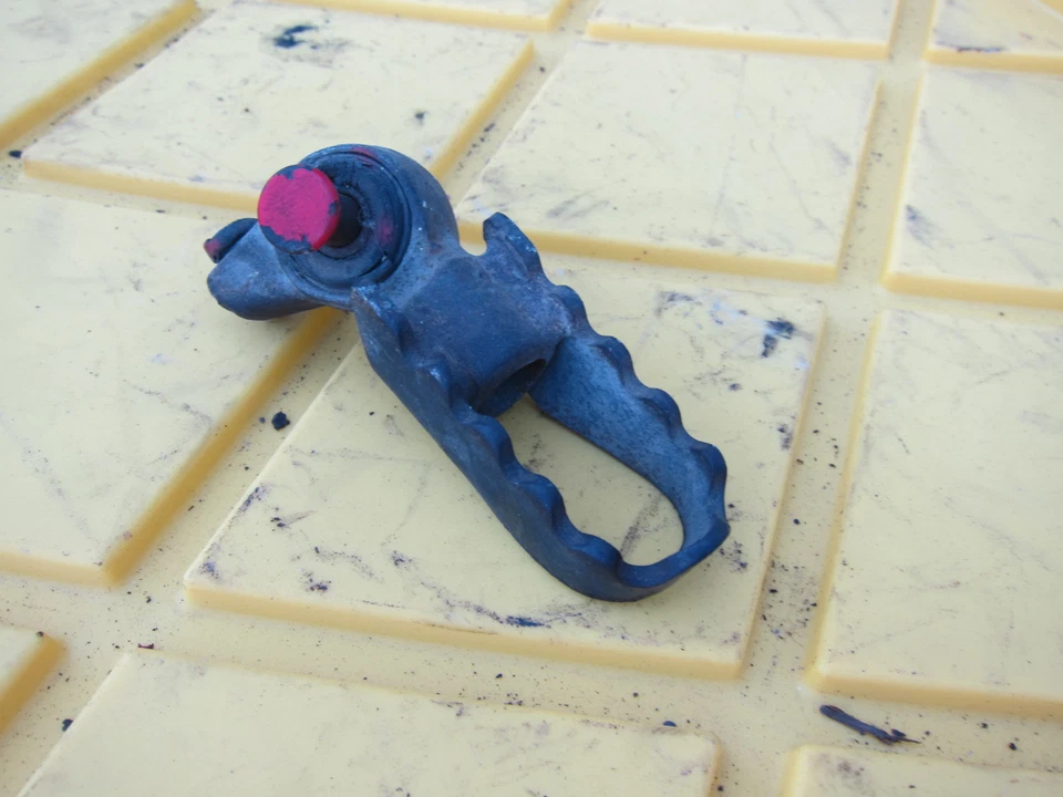 Honda XL350R 1984 OEM reposapiés derecho clavija Foto 2 de 4