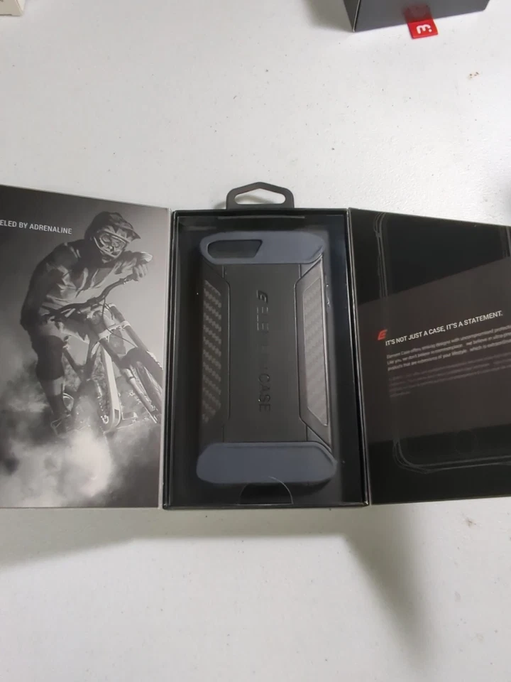 Funda Element Case Cfx Adrenaline para iPhone 6+,7+,8+ negra y fibra de carbono Foto 2 de 2