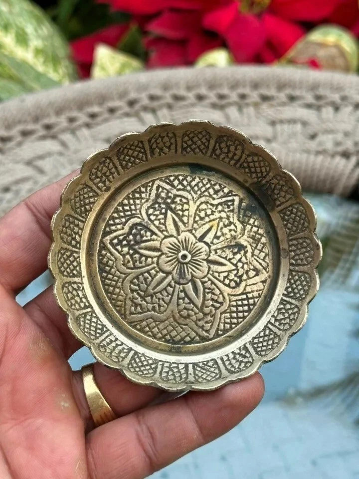 Antique Old Rare Brass Hand Carved Floral Bowl - Image 4 of 4