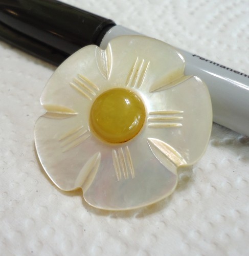 Vintage Mother of Pearl Shell Realistic FLOWER Button 1 1/2" - Picture 3 of 4