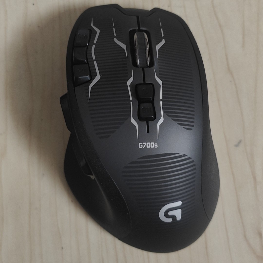 Logitech G700s Wireless Mouse Ergonomic Design Perfect for Gaming