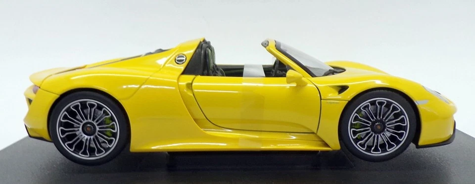 Welly 1/18 Scale Model Car 18051W - Porsche 918 Spyder - Yellow - Image 3 of 4