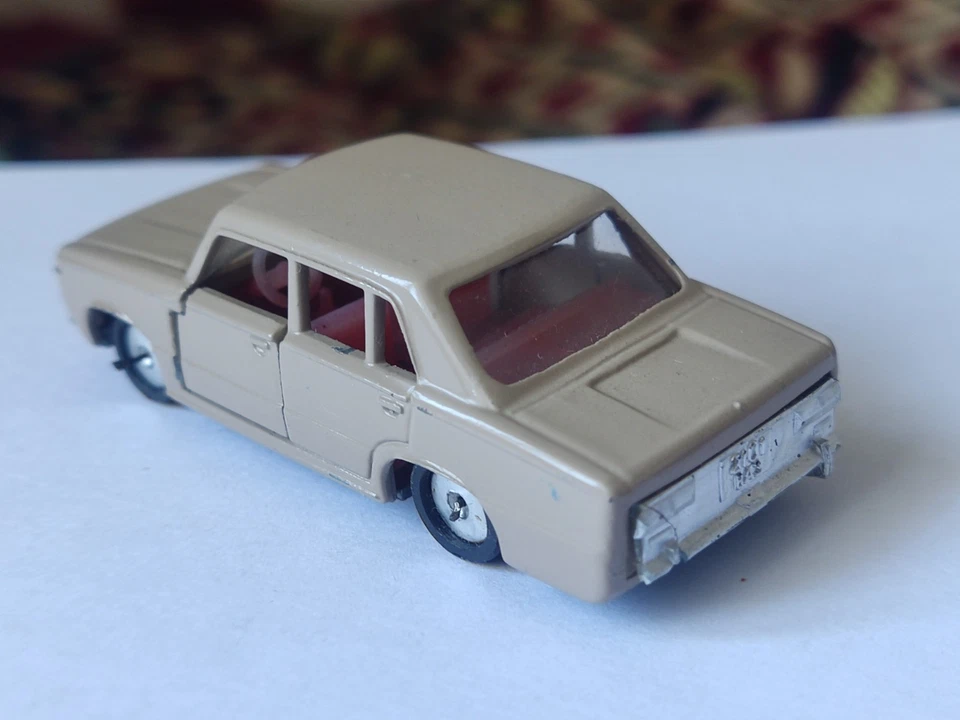 USSR VAZ 2101 yellow Kopeck M 1/60 Soviet Union Remake Diecast Retro Car - Image 2 of 4
