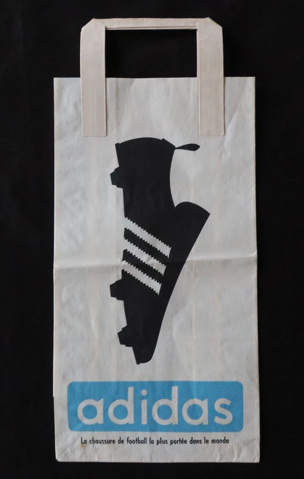 ADIDAS sac vintage sport chaussure football la plus portée dans le monde 22x35cm - Photo 1/2