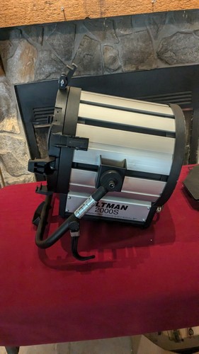 Altman 2000 S Stage Studio Light Backlight or Kicker Fixture 1000W - 第 6/12 張圖片