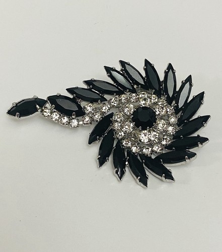 Vintage Austrian Black Crystal Pinwheel Brooch Rhodium Plate Layered Black Clear - Picture 2 of 6