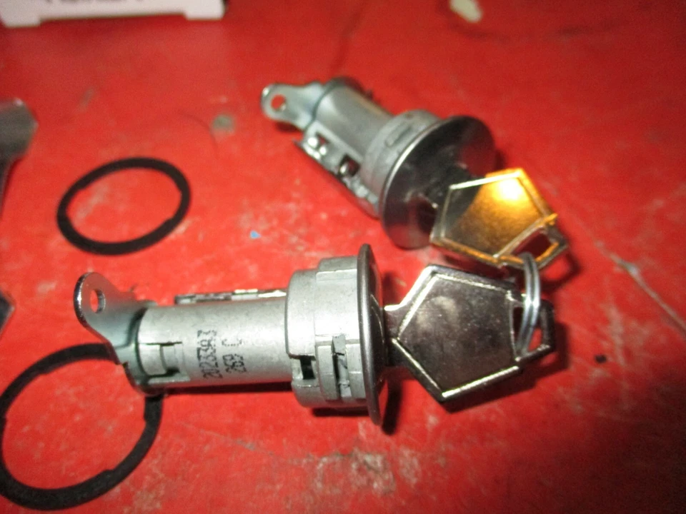 DODGE-CAMIÓN-D/B/W-100,200,250,300 DARDOS--CARGADOR-1966-1990--CERRADURA CILINDRO PUERTA Foto 2 de 2