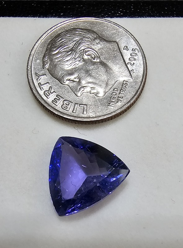 TRILLION CUT GENUINE TANZANITE STONE,med Light Bluish Purple 3.80 CT.