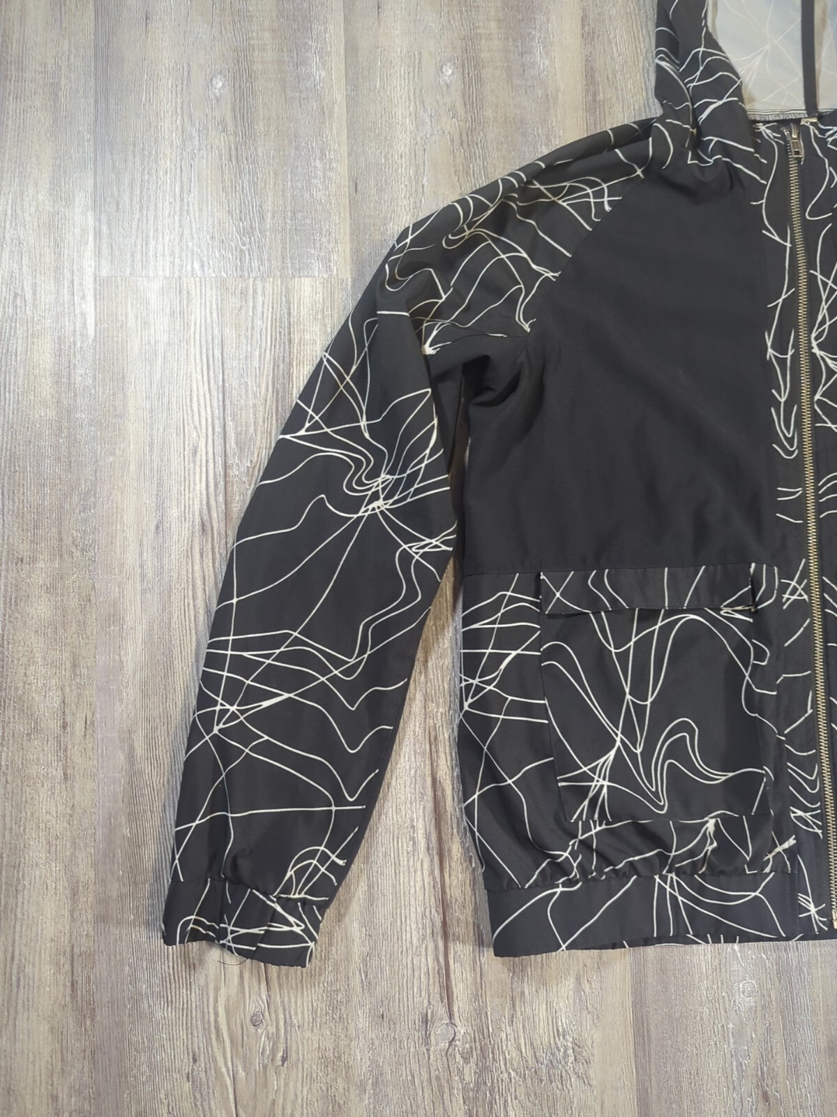 Fabletics Jiae Lightweight Jacket Black White Scr… - image 4