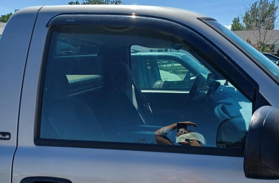 Protectores de lluvia contra humo de montaje exterior AVS para Chevy Silverado 99-06 cabina simple NBS Foto 3 de 4