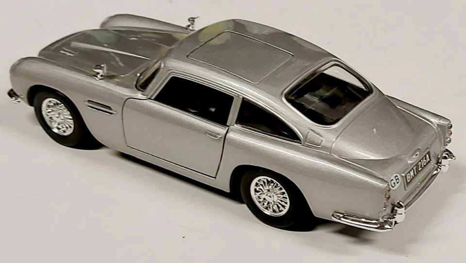 Motor Max 79857 1965 Aston Martin DB 5 James Bond 007 1:24 - Bild 3 von 4