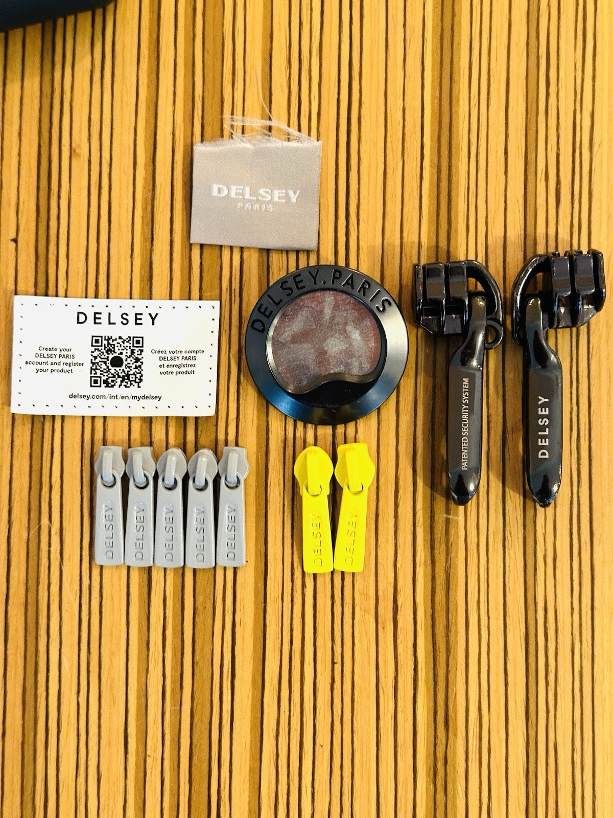 Suitcase Zipper 9 Pcs Pull Logo